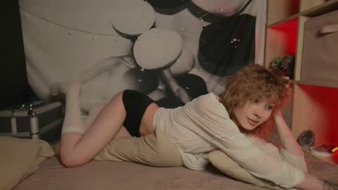 Snapshot of aurorryy1 chatting on March 2026 12:12:01 AM Aurora online show from March 2026 12:12:01 AM