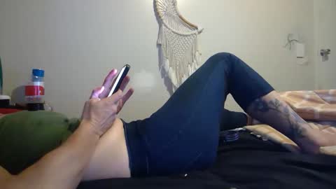 Snapshot of aussielovingxxx chatting on December 2024 08:22:02 AM Milf4u online show from December 2024 08:22:02 AM