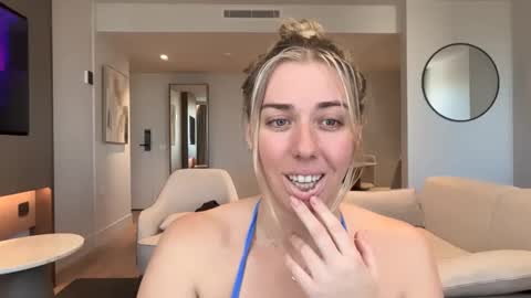 aussielulu online show from April 2026 03:24:01 AM