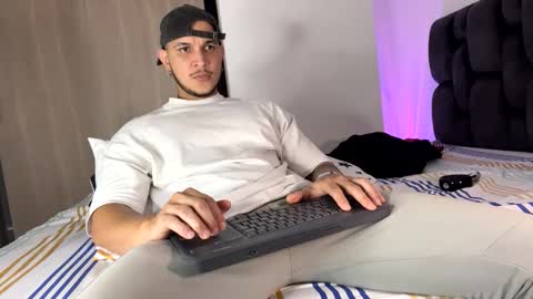 A online show from December 2025 10:39:02 PM