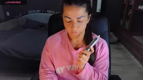 Ava online show from October 2025 12:01:02 PM