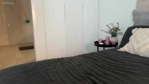 Ava  online show from January 2026 11:19:01 PM