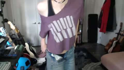 Ava online show from April 2026 07:42:02 PM