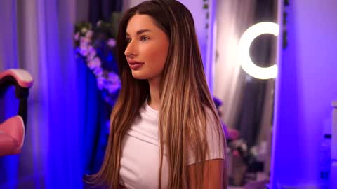 Carina online show from February 2025 10:21:02 PM