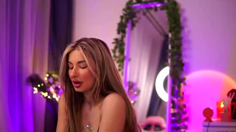 Carina online show from February 2025 12:41:01 AM