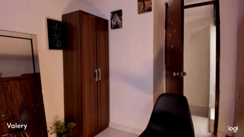 Valery -- online show from November 2025 06:32:01 PM