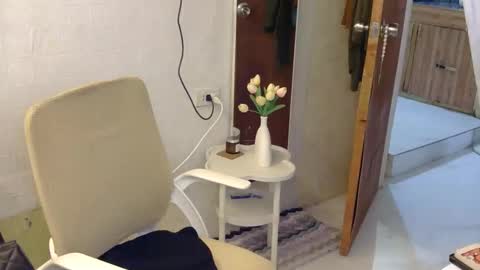 Rhian online show from November 2025 04:12:02 AM