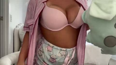 Snapshot of averybabyyx chatting on March 2026 12:15:01 AM ur gf online show from March 2026 12:15:01 AM