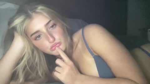 Snapshot of averyraemiller chatting on January 2025 05:31:01 AM averymillerr online show from January 2025 05:31:01 AM