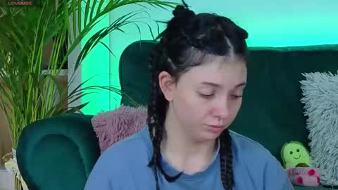 Snapshot of averywillow chatting on October 2025 02:56:02 AM AveryWillow online show from October 2025 02:56:02 AM