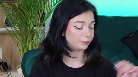 Snapshot of averywillow chatting on November 2025 07:55:02 AM AveryWillow online show from November 2025 07:55:02 AM