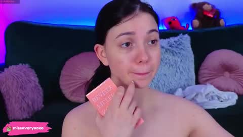 AveryWillow online show from March 2026 11:52:01 PM