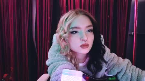 Avriel online show from March 2025 02:32:01 AM