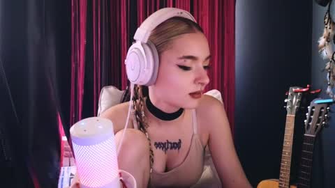 Avriel online show from June 2026 04:03:02 AM