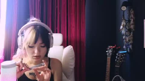 Avriel online show from June 2026 04:40:01 AM