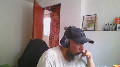 Dark r0k3r online show from December 2025 03:32:01 PM