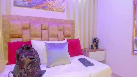 AVIS  online show from October 2025 04:24:02 AM