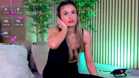 Snapshot of avrillcyrux chatting on January 2025 01:40:02 PM AVRILL CYRUX online show from January 2025 01:40:02 PM