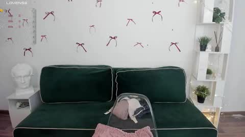 Emily online show from February 2025 08:44:01 AM