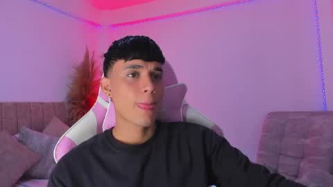 Snapshot of axel_cody_ chatting on June 2026 09:01:02 AM AXEL online show from June 2026 09:01:02 AM