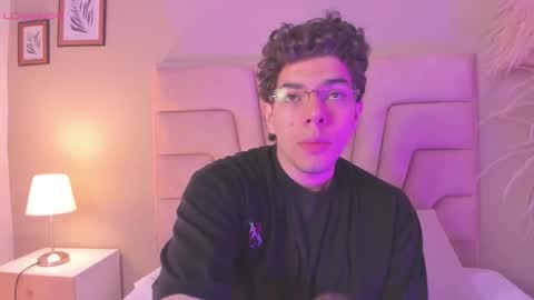 Yooung King  online show from February 2026 10:19:02 AM