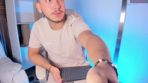 Snapshot of axel_grey_ chatting on September 2025 12:20:01 PM axel_grey_ online show from September 2025 12:20:01 PM