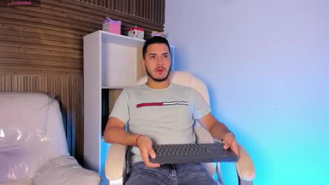 Snapshot of axel_grey_ chatting on October 2025 12:22:02 PM axel_grey_ online show from October 2025 12:22:02 PM