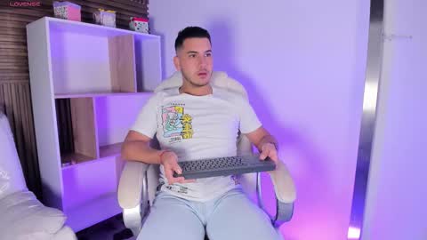 Snapshot of axel_grey_ chatting on October 2025 12:19:01 PM axel_grey_ online show from October 2025 12:19:01 PM