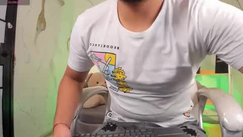 axel_grey_ online show from November 2025 12:37:02 PM