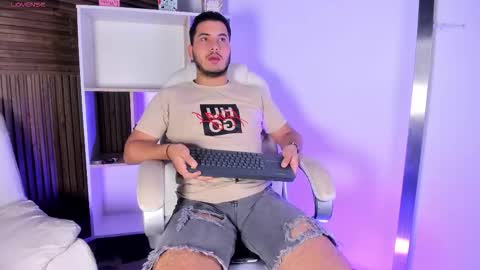 axel_grey_ online show from November 2025 12:16:02 PM