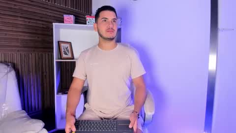 axel_grey_ online show from November 2025 12:16:02 PM