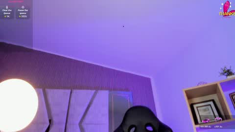Snapshot of axel_grey_ chatting on June 2026 05:19:01 PM axel_grey_ online show from June 2026 05:19:01 PM