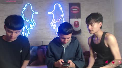 axel_milo_and_kairo online show from November 2025 09:39:01 PM