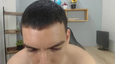 axel_stones_ online show from November 2025 03:45:01 PM