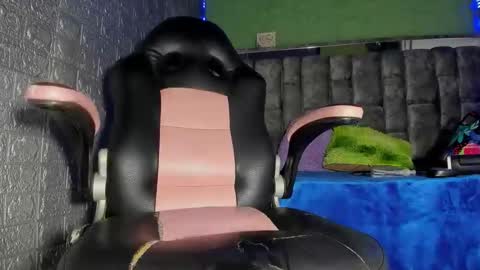 Axell Cross2 online show from February 2026 02:40:01 AM