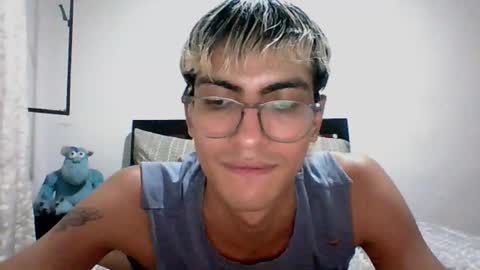 Axel  online show from December 2024 04:09:02 AM