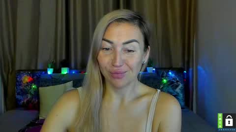 Snapshot of ay_kiss_jully chatting on December 2025 06:37:02 PM Jully online show from December 2025 06:37:02 PM