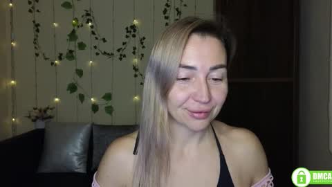 Snapshot of ay_kiss_jully chatting on December 2025 06:47:01 PM Jully online show from December 2025 06:47:01 PM