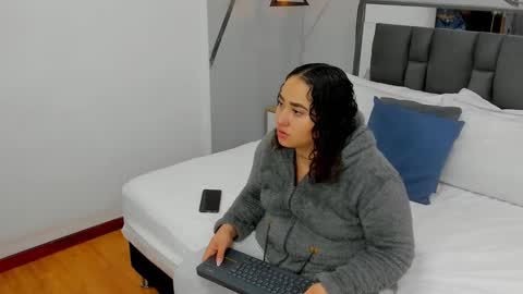 Snapshot of ayla_martinez chatting on January 2025 12:05:02 AM Ayla online show from January 2025 12:05:02 AM