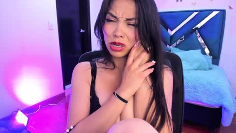 Aylin online show from January 2025 11:56:01 PM