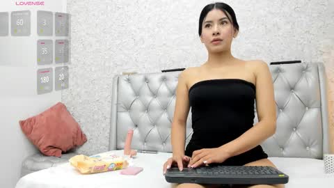 Aylin online show from March 2026 11:27:01 AM