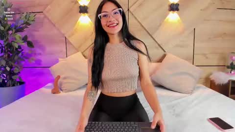 Snapshot of aylin_rousse chatting on October 2025 07:31:01 PM ayllin online show from October 2025 07:31:01 PM