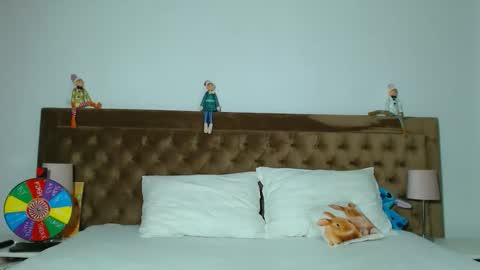 Aylin online show from December 2025 03:47:01 AM