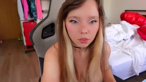 Snapshot of ayralust chatting on February 2026 07:09:01 PM Ayra Lust online show from February 2026 07:09:01 PM