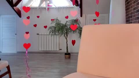 azaliaswallows online show from May 2026 12:35:01 PM