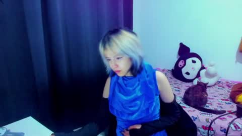 Snapshot of azu_moure chatting on July 2026 10:38:01 PM Azu Moure online show from July 2026 10:38:01 PM