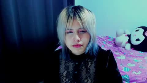 Snapshot of azu_moure chatting on July 2026 04:44:02 AM Azu Moure online show from July 2026 04:44:02 AM
