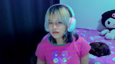 Snapshot of azu_moure chatting on July 2026 06:24:01 AM Azu Moure online show from July 2026 06:24:01 AM