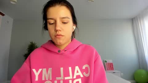 Monica online show from September 2025 12:44:02 AM