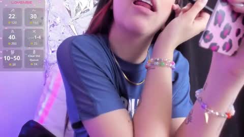 Queen B online show from November 2025 07:02:02 PM